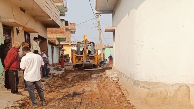 Hazaribagh केरेडारी पंचायत में अतिक्रमण पर चला बुलडोजर, उप प्रमुख ने स्वयं संभाली कमान

