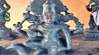 सारनाथ संग्रहालय में एक उत्कृष्ट उदाहरण सुरक्षित है, जो इस प्राचीन परंपरा की लोकप्रियता को दर्शाता है।