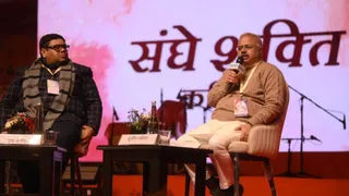 मेजर ध्यानचंद नेशनल स्टेडियम में आयोजित दिल्ली शब्दोत्सव संघे शक्ति कलियुगे सत्र में सम्बोधित करते राष्ट्रीय स्वयंसेवक संघ के अखिल भारतीय प्रचार प्रमुख सुनील आंबेकर। चंद्र प्रकाश मिश्र