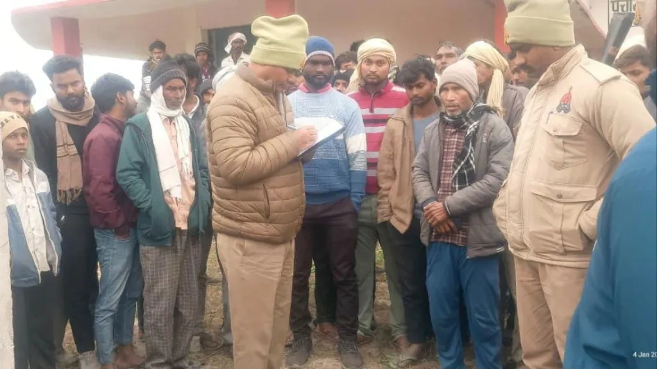 पेड़ से लटका मिला युवक का शव, प्रेम प्रसंग की बात सामने आई, जांच में जुटी पुलिस