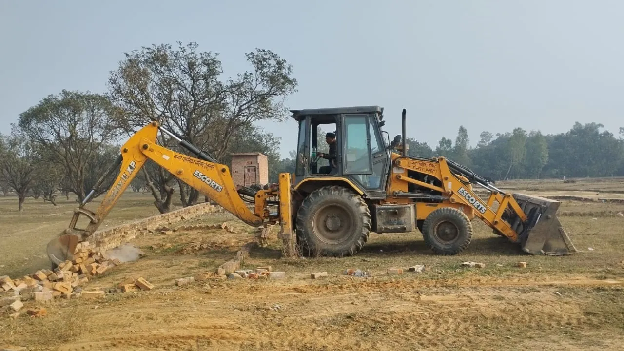 अमरोहा के हसनपुर में अवैध प्लाटिंग पर प्रशासन ने चलाया बुलडोजर, उपजिलाधिकारी के आदेश पर हुई कार्रवाई
