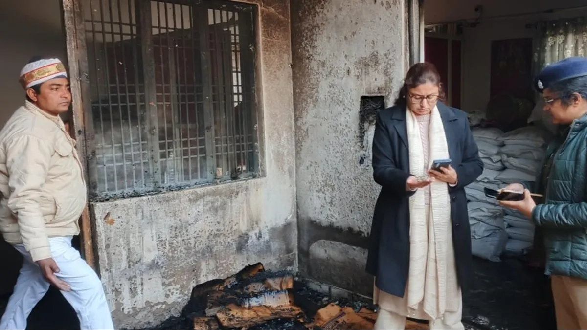 साबुन की आड़ में 'बारूद' का खेल, पुलिस चौकी के पास चल रही थी अवैध पटाखा फैक्ट्री, दहला इलाका
