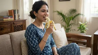 रोज केला खाने के 7 फायदे कर देंगे हैरान (Image Source: AI-Generated)