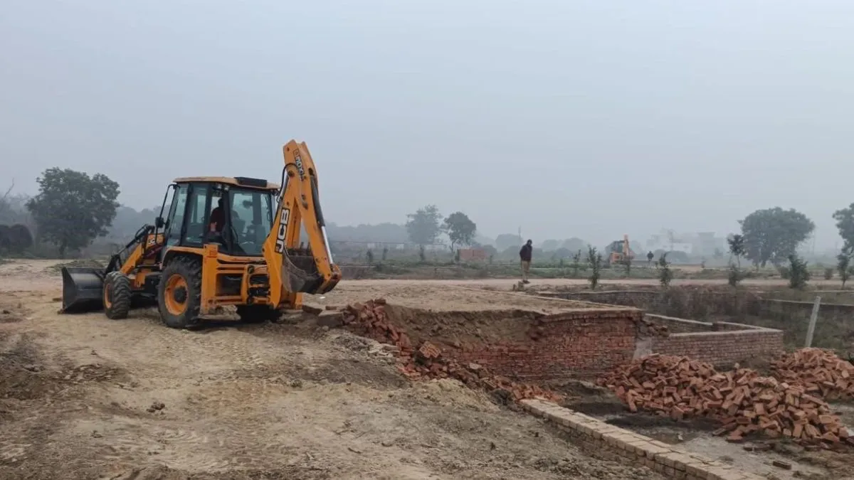 गाजियाबाद में अवैध कॉलोनियों पर चला बुलडोजर, जीडीए की कार्रवाई से प्रॉपर्टी डीलरों में मचा हड़कंप
