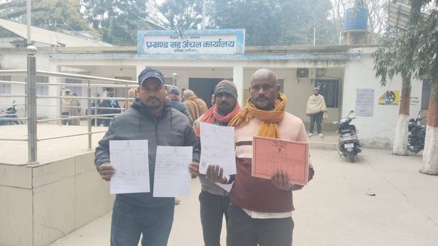 Katihar News: एक भूमि की दो रसीद, दो मालिक! कोढ़ा अंचल में लाल कार्डधारी की जमीन का मामला
