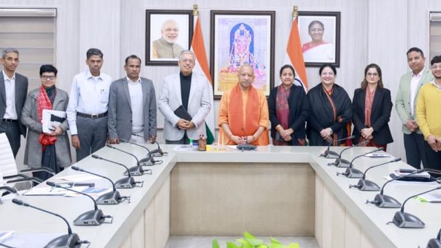 सभी अधिकारियों एवं कर्मचारियों के लिए कैपेसिटी बिल्डिंग कार्यक्रम को बनाएं अनिवार्य: मुख्यमंत्री योगी आदित्यनाथ