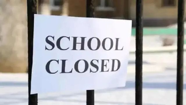 यूपी के इस जिले में भयंकर ठंड, नर्सरी से 8वीं तक के सभी स्कूल 14 जनवरी तक रहेंगे बंद
