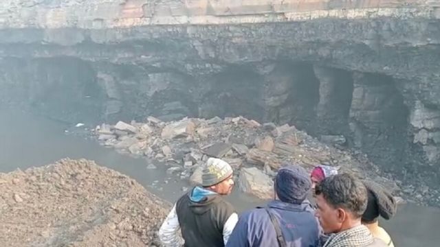धनबाद में अवैध खनन जारी, 200 टन कोयला जब्त; पुलिस की भूमिका पर उठे सवाल
