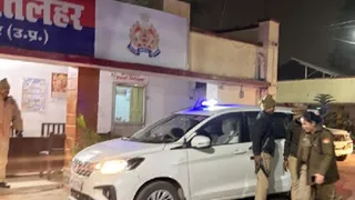 जांच के लिए पहुंचीं एएसपी।