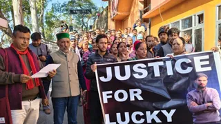 नाहन में प्रदर्शन करते हरियाणा के नारायणगढ़ के लोग। जागरण