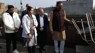 नि रीक्षण करते उपमुख्यमंत्री ब्रजेश पाठक