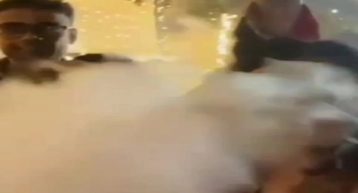 कांग्रेस नेताओं का हुक्का बार में जश्न, अमृतसर की पवित्रता पर उठे सवाल; प्रधान मिट्‌ठू बोले- AI जनरेटेड है वीडियो 
