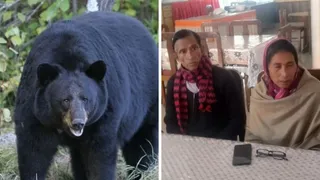 जीएमवीएन श्रीनगर में पत्रकारों से वार्ता करतीं अंकिता भंडारी की माता सोनी देवी। साथ में अंकिता के पिता वीरेंद्र भंडारी। जागरण