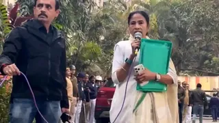 कोलकाता में आइ-पैक कार्यालय पर ईडी का छापा, तिलमिलाईं सीएम ममता ले गईं दस्तावेज (फोटो- एक्स)