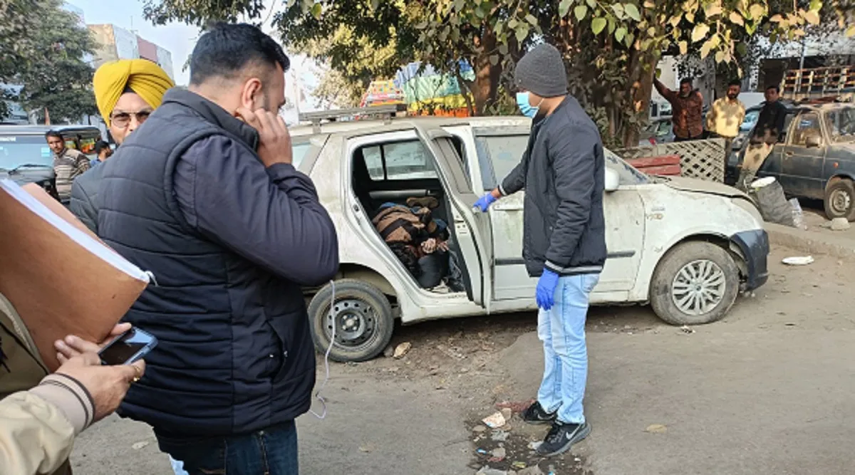 मोटर मार्केट में खड़ी कार में मिला शव, परिवार में पसरा मातम मोटर मार्केट में खड़ी कार में मिला शव, परिवार में पसरा मातम