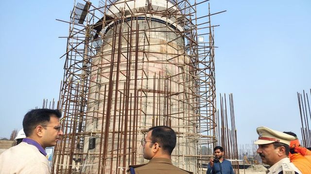 विश्व के सबसे बड़े शिवलिंग की स्थापना के लिए भोपाल से मंगाया जा रहा क्रेन, हेलीकॉप्टर से होगा जलाभिषेक