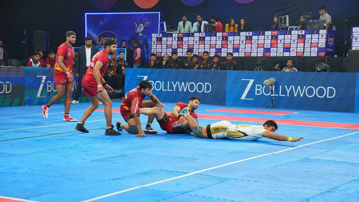 UPKL Day-14: टॉप-2 की रेस हुई रोमांचक, गत चैंपियन लखनऊ लायंस ने दर्ज की एकतरफा जीत