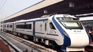 वंदे भारत एक्सप्रेस (प्रतीकात्मक चित्र)