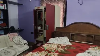 घर में किचन खिड़की तोड़कर सेंध
