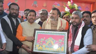 लाजपत पार्क में सांसद डा. निशिकांत दुबे का स्वागत करते विधायक रोहित पांडेय, मिथुन यादव व भाजपा जिलाध्यक्ष संतोष कुमार