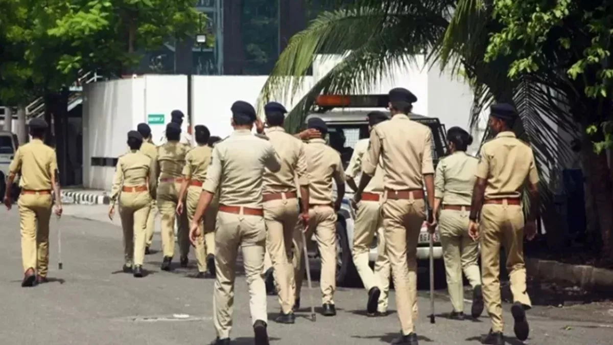 रोहतक में कांग्रेस कार्यकर्ता की नाबालिग भतीजी के अपहरण की सूचना पर दौड़ी  पुलिस, इलाके में मचा हड़कंप; फिर जो हुआ... - rohtak minor girl found safe  after ...