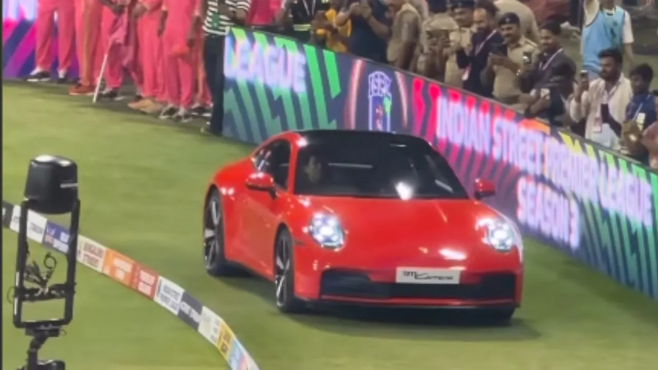 Sachin Tendulkar ने स्‍टेडियम में चलाई Porsche 911, क्‍या है खासियत और कितनी है कीमत