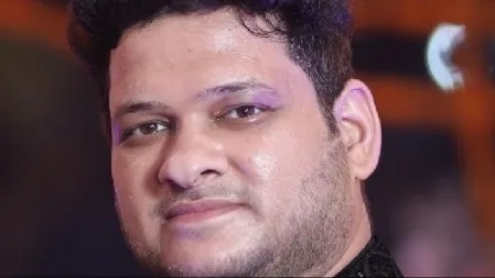 डिवाइडर से टकराई अनियंत्रित कार, इकलौते बेटे की मौत डिवाइडर से टकराई अनियंत्रित कार, इकलौते बेटे की मौत