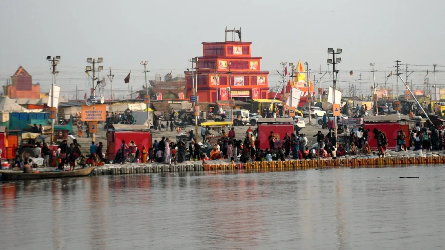 Magh Mela 2026: एरावत घाट पर 13 राज्यों के श्रद्धालु करेंगे मौनी अमावस्या  का महास्नान, लागू होगा रूट डायवर्जन - prayagraj magh mela mega plan for  makar sankranti mauni amavasya