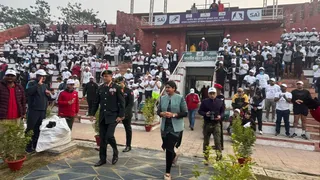 मैराथन स्थल पर मौजूद अधिकारी