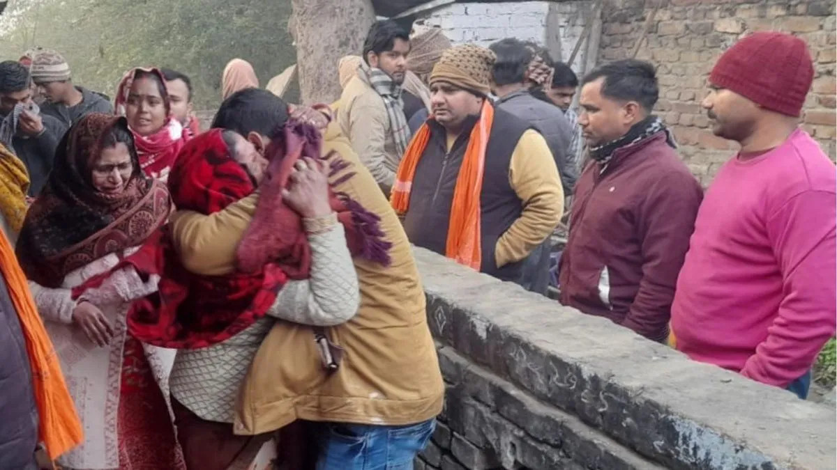 दो बेटियों संग तालाब में कूदी मां, तीनों की मौत दो बेटियों संग तालाब में कूदी मां, तीनों की मौत