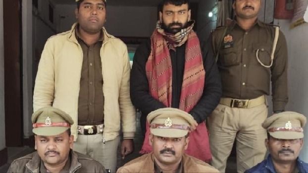 किन्नर के घर में विस्फोट करने वाला 50 हजार का इनामी गिरफ्तार, विस्फोटक पदार्थ, एक असलहा और कारतूस बरामद

