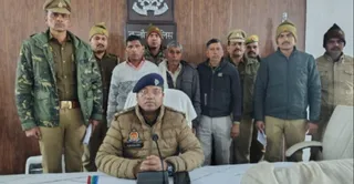 पुलिस की गिरफ्त में मतांतरण के आरोपित पन्नालाल, विद्यासागर और उमाशंकर। राजफाश करते सीओ सिटी अभिषेक प्रताप अजेय। जागरण