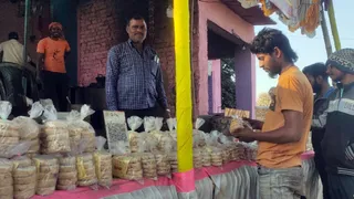 तिल-गुड़ की खुशबू से महक रहा खलारी, मकर संक्रांति का तैयार बाजार