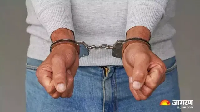 रोहतास में सीबीआई की बड़ी कार्रवाई, डाक अधीक्षक के ड्राइवर को तीस हजार रिश्वत के साथ किया गिरफ्तार
