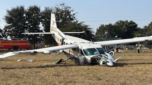 राउरकेला विमान हादसा: कंसर की संकरी गलियों में फंसा 'Plane', अब पुर्जे-पुर्जे काटकर निकाला जाएगा बाहर
