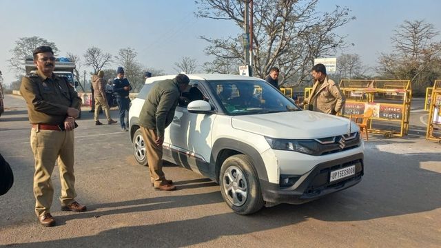 मेरठ में कपसाड़ कांड के बाद गांव में अघोषित कर्फ्यू जैसे हालात, चप्पे-चप्पे पर पुलिस तैनात
