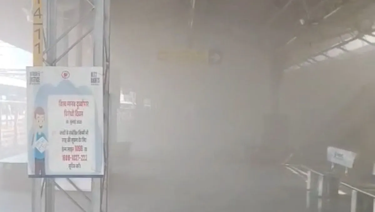 ओडिशा: झारसुगुड़ा स्टेशन पर धू-धू कर जला सिग्नल एंड टेलीकॉम ऑफिस, प्लेटफॉर्म पर छाया काला धुआं, सुरक्षा के कारण थमे ट्रेनों के पहिए