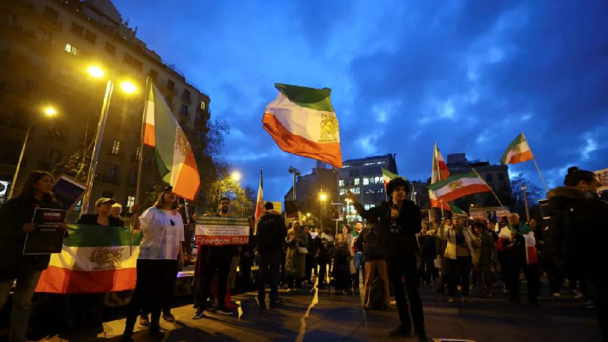 ईरान में लगा लाशों का ढेर, सड़कों पर बिछे शव और हर तरफ मची चीख-पुकार; अब तक 3 हजार से ज्यादा लोगों की मौत