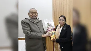 बोचहां के विकास के लिए विधायक बेबी कुमारी ने सीएम को सौंपा 11 सूत्री मांग पत्र। फोटो जागरण