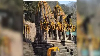 आदि बदरीनाथ मंदिर के कपाट मकर संक्रांति पर खुले। इस दौरान मंदिर को भव्य रूप से सजाया गया है। फोटो नरेश