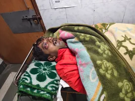 पीड़ित युवक दीपक की हालत गंभीर। जागरण