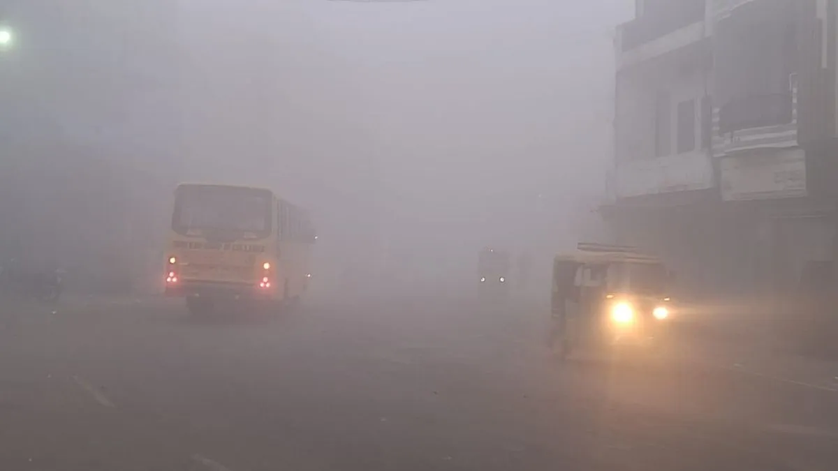 UP Weather Today: 15 जिलों में घना कोहरा और कड़ाके की ठंड का यलो अलर्ट, इस दिन होगी झमाझम बारिश!