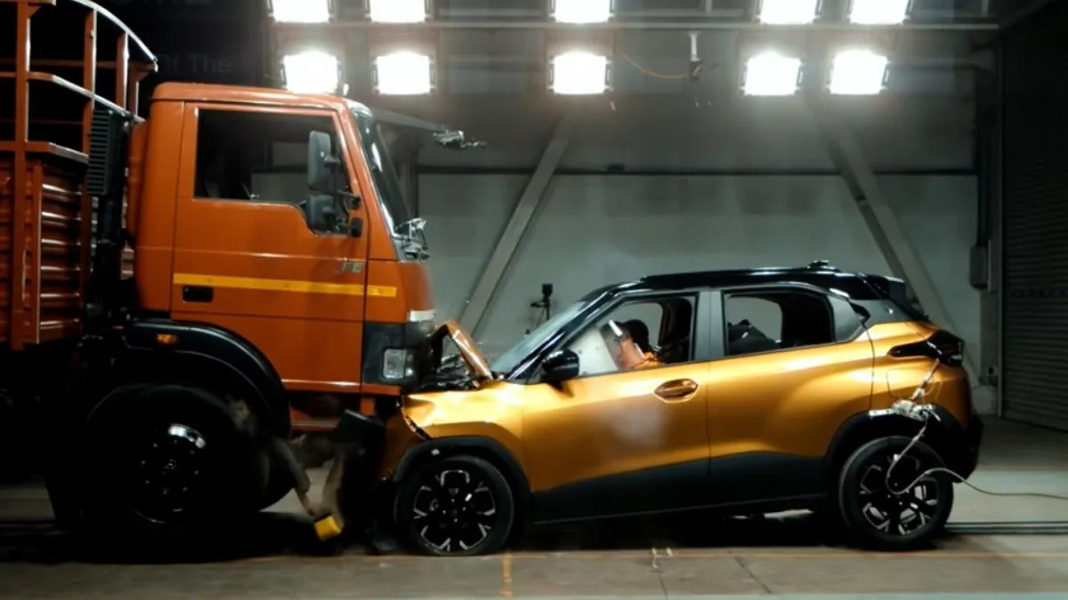 ट्रक से टकराई Tata Punch Facelift, रियल-वर्ल्ड क्रैश टेस्ट में दिखी मजबूत बॉडी स्ट्रक्चर, वीडियो पर उठा विवाद
