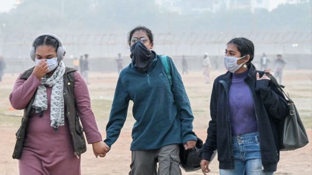 दिल्ली की हवा बनी जहर, जहांगीरपुरी-चांदनी चौक समेत कई इलाकों में हवा बेहद खराब; सांस लेना हुआ मुश्किल
