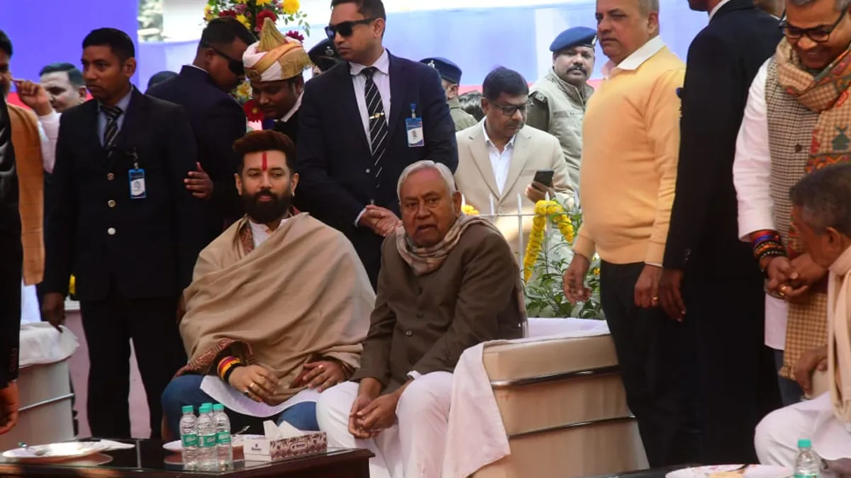 सियासी दही-चूड़ा भोज में सियासी संदेश: चिराग से चेतन तक पहुंचे CM नीतीश, NDA की गर्माहट और विपक्ष पर तंज