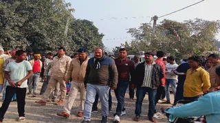 Love Affair Assault Case : घटना स्थल पर जांच के लिए पहुंचे पुलिस पदाधिकारी। जागरण