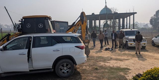 पंचकूला में खनन माफिया पर शिकंजा, भागने की कोशिश नाकाम, टीम ने टिप्पर और जेसीबी पकड़ी
