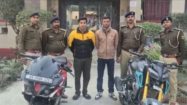 NH पर पुलिस को चुनौती देकर स्टंट! वीडियो वायरल होते ही दो रीलबाज बाइक समेत धराए