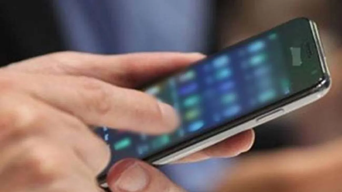 दिल्ली में हर व्यक्ति के पास औसतन दो मोबाइल, 6 करोड़ के पार पहुंची टेलीफोन कनेक्शन की संख्या
