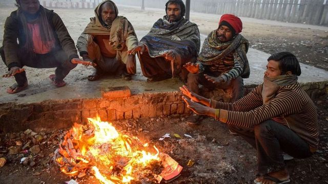 शीतलहर से हरियाणा-पंजाब को कोई राहत नहीं, कश्मीर में डल झील जमी; जानें दिल्ली-एनसीआर का हाल